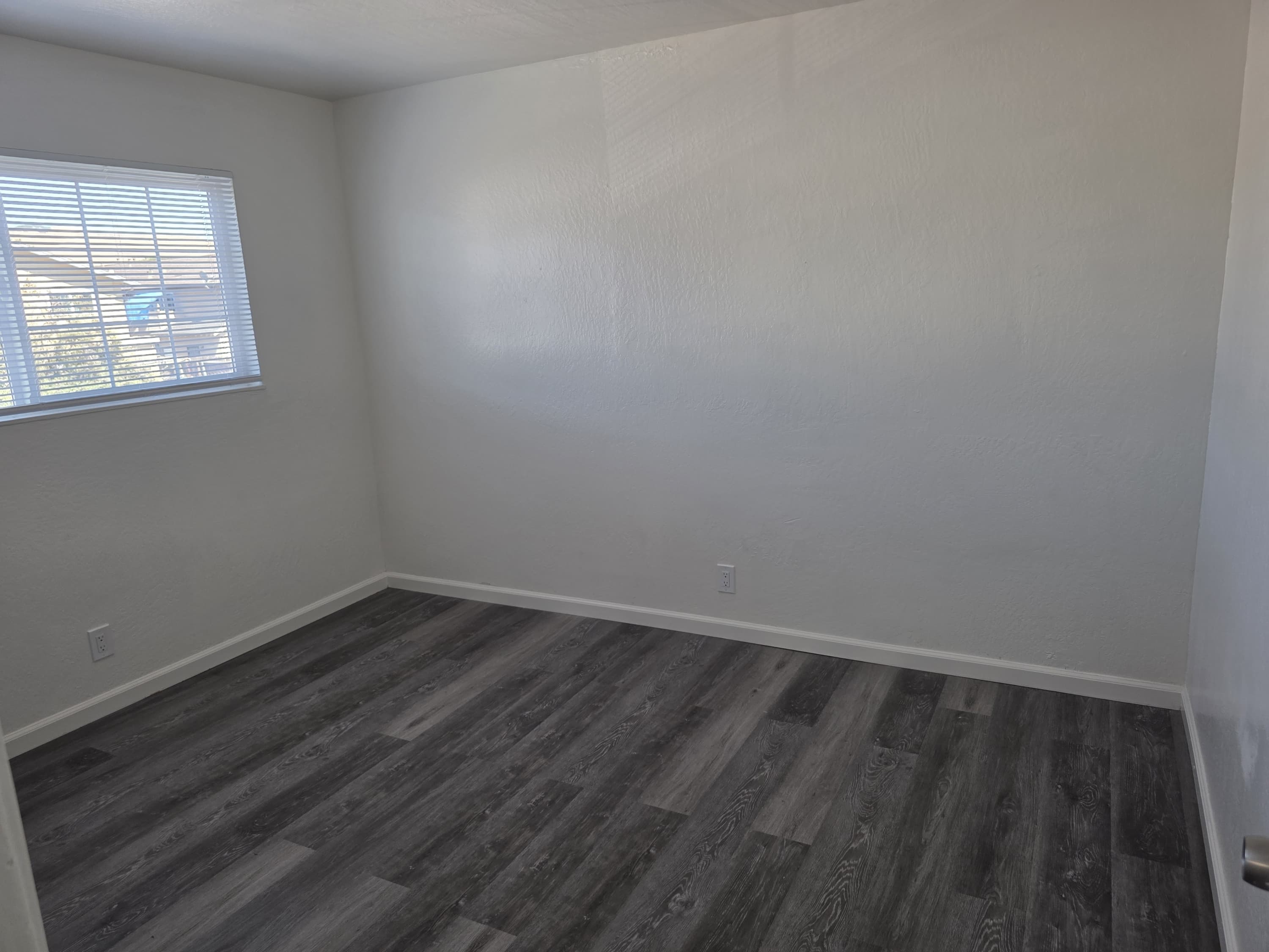 27070 Manon Avenue - 039ae7db17754213a44b4d92e10bbb69.jpg